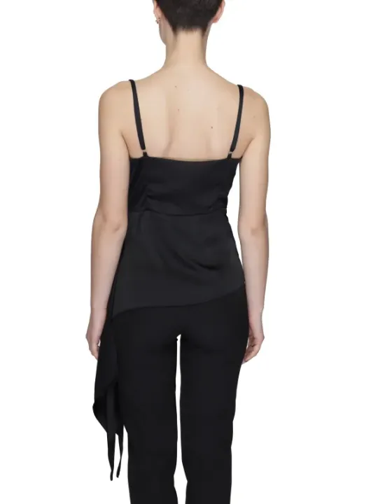 Schwarzes Tanktop und Hose