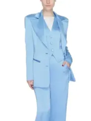 Hellblauer Wollanzug, strukturiert und schlicht