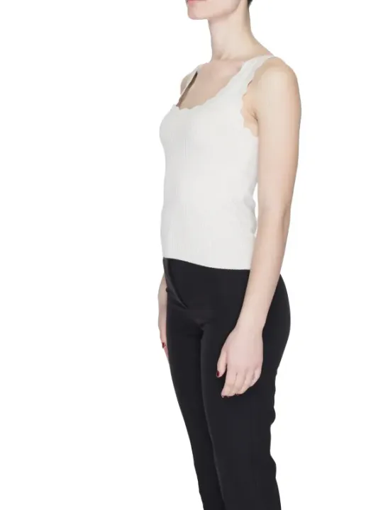 Cremeweißes, eng anliegendes Tanktop