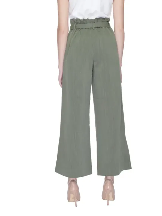 Grüne hochtaillierte weite Hosen mit Gürtel