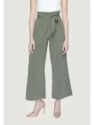 Grüne Hosen mit hohem Bund