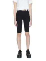 Schwarze Biker Shorts mit Stiefeln