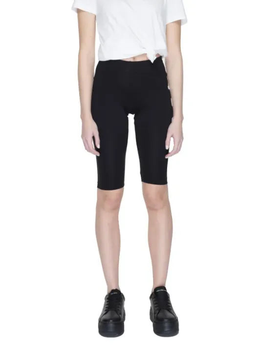 Schwarze Biker Shorts mit Stiefeln