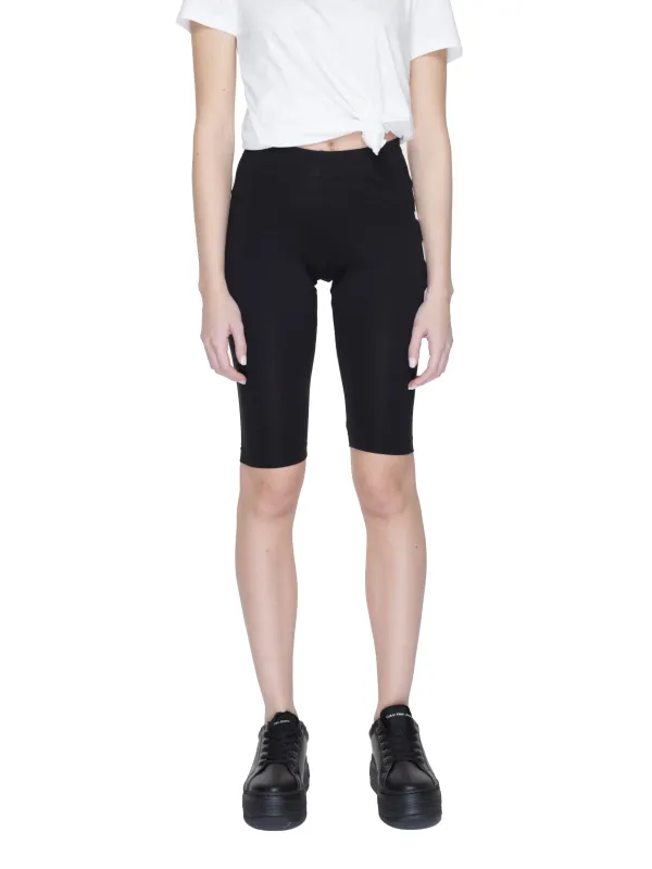 Schwarze Biker Shorts mit Stiefeln