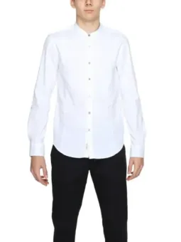 Weißes Hemd mit Stehkragen