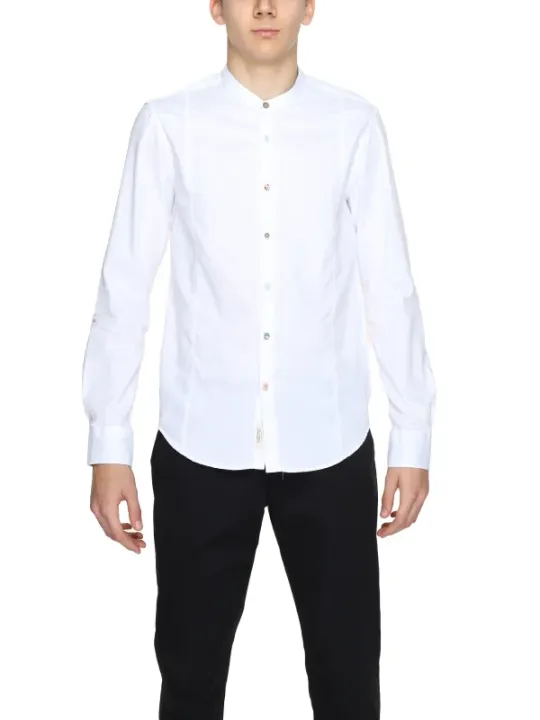 Weißes Hemd mit Stehkragen