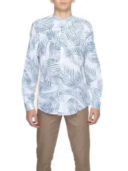 Palmenhemd mit khakifarbenen Hosen