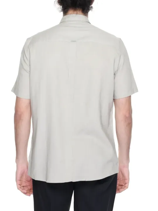 Leichtes graues Hemd mit Knopfleiste