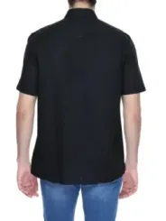 Mann trägt schwarzes Hemd Antony Morato