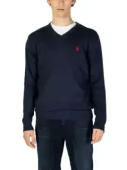 Mann trägt U.S. Polo Assn. Pullover
