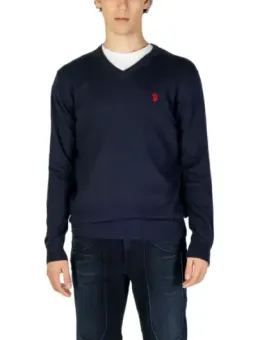 Mann trägt U.S. Polo Assn. Pullover