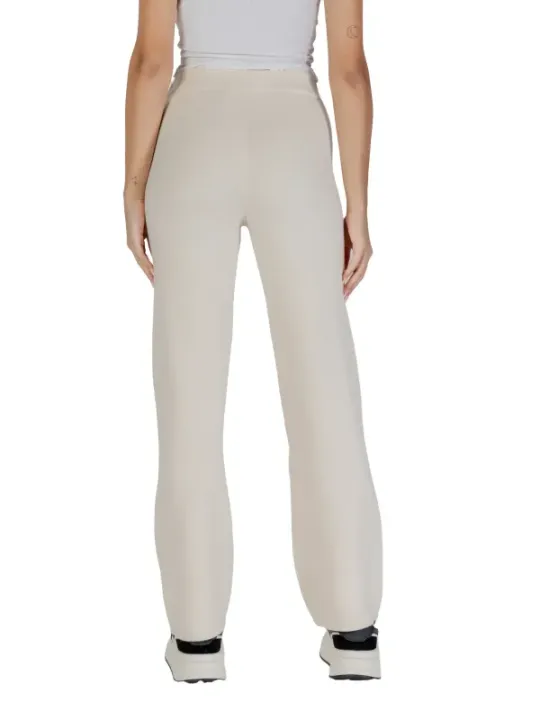 Cremefarbene, hochtaillierte Damenweite Hosen