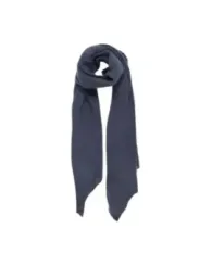 Grauer Strickschal gefaltet modern elegant