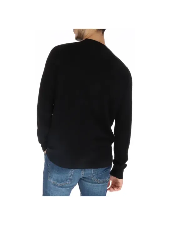 Schwarzer Strickpullover mit Rundhalsausschnitt