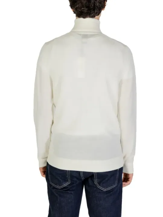 Weiße Wolle High-Neck Pullover Jeans