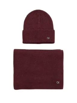 Burgundy wool hat scarf set