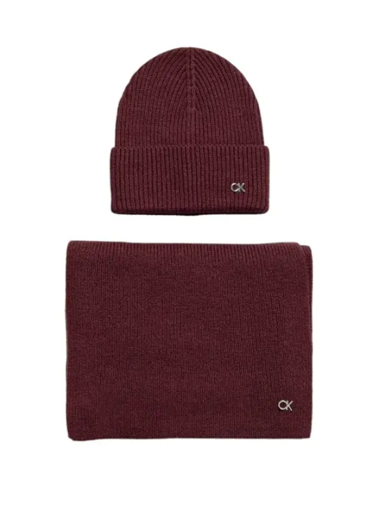 Burgundy wool hat scarf set