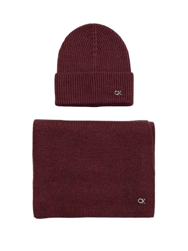 Burgundy wool hat scarf set