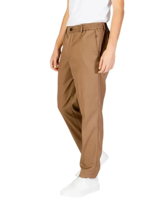 Leichte Hosen mit elastischem Bund