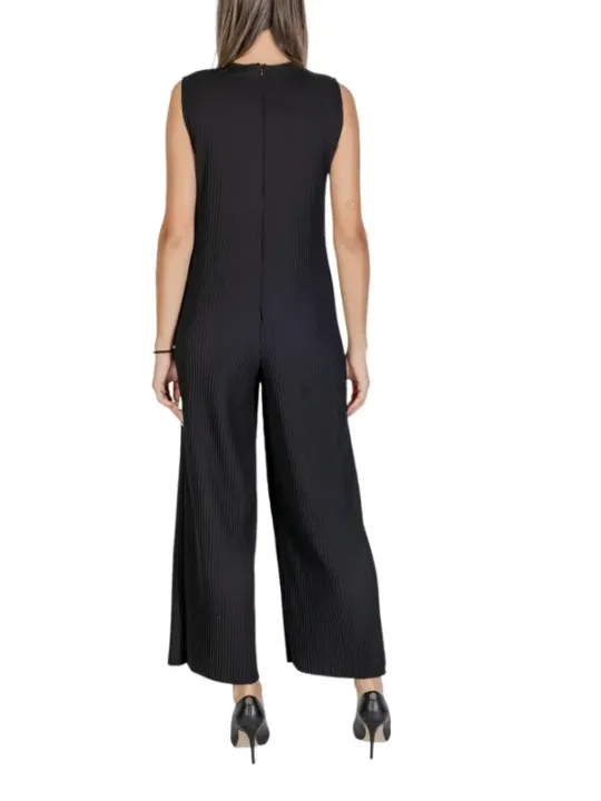Schwarzer, plissierter Sandro Ferrone Jumpsuit