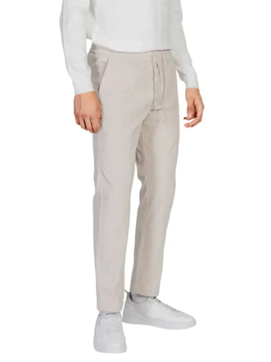 Weiße Hose, lässiger Sommerlook