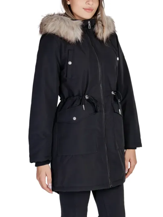 Schwarzer Parka mit Pelzkapuze