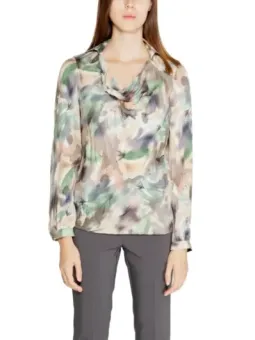 Bluse mit Blumenmuster und Hose