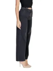 Dunkle, knöchelhohe Jeans mit geradem Schnitt