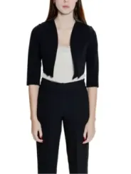 Schwarzer Wollanzug mit Romper