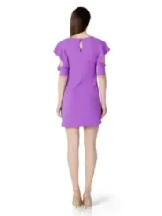 Lilafarbenes Minikleid mit Rückenausschnitt