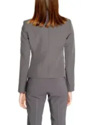 Grauer taillierter Damenanzug Rinascimento 477311