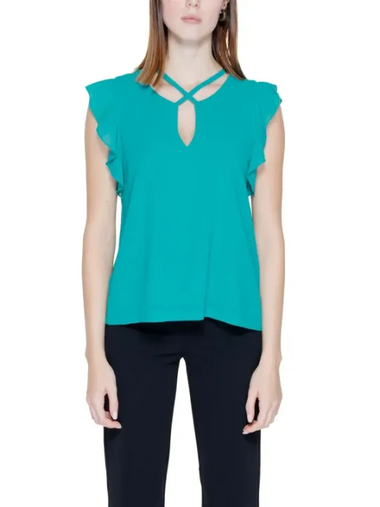 Bordeauxfarbene Bluse mit smaragdgrünem Ausschnitt