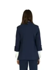 Marineblazer und taillierte Hose