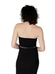 Schwarzes Korsett und langer Rock