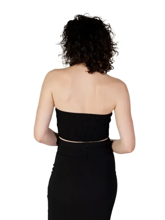 Schwarzes Korsett und langer Rock