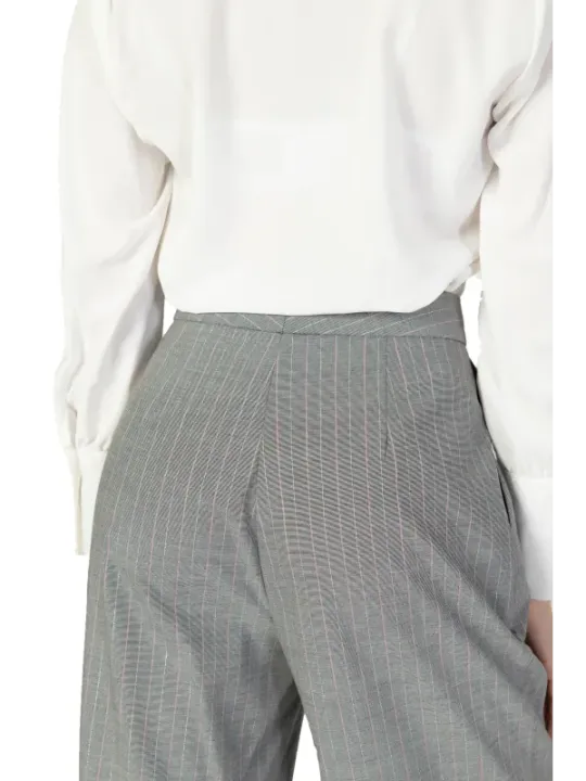 Hoch taillierte karierte Stoffhose