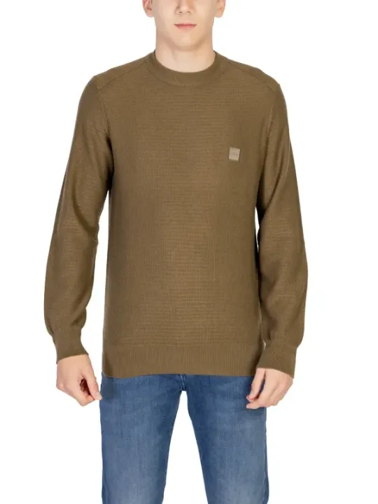 Braunes Strickshirt mit Jeans