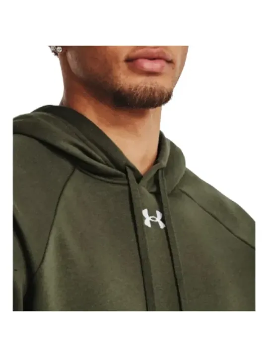 Olivgrüner Under Armour Kapuzenpullover Nahaufnahme