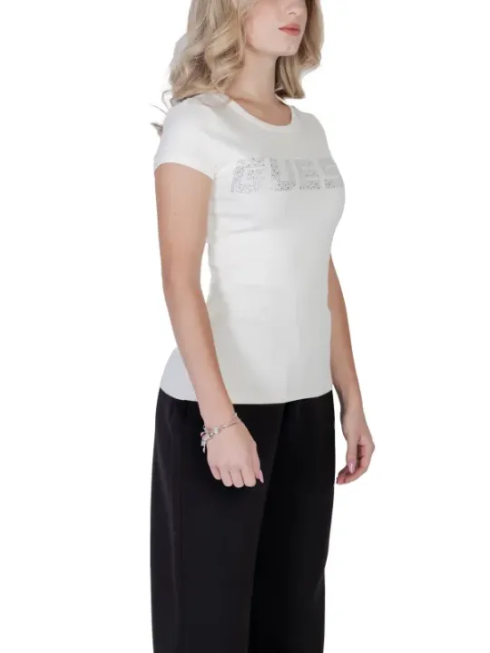 Weiße Guess T-Shirt schwarze Hose