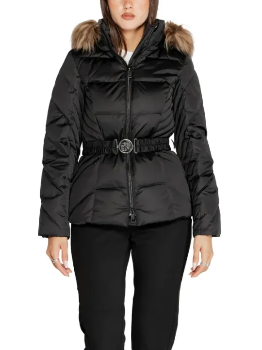 Schwarze, kurze Daunenjacke mit Pelz.