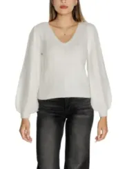 Weißer Strickpullover mit V-Ausschnitt