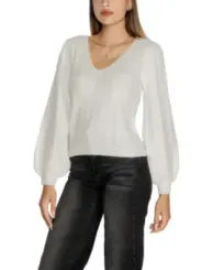 Weißes Strickoberteil mit V-Ausschnitt