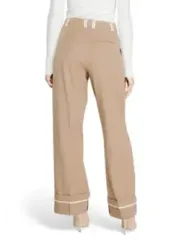 Weiße Hosen mit hohem Bund