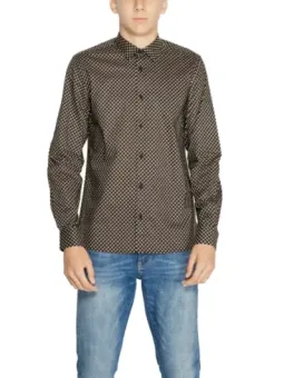 Geprüftes Hemd mit grauem Karomuster