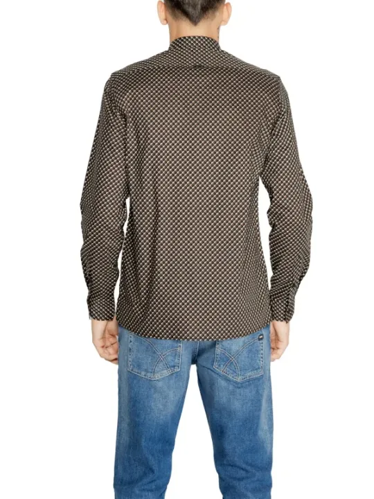 Schwarzes Hemd mit geometrischem Muster