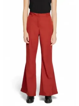 Rote Schlaghosen mit hohem Bund