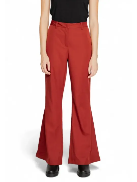 Rote Schlaghosen mit hohem Bund