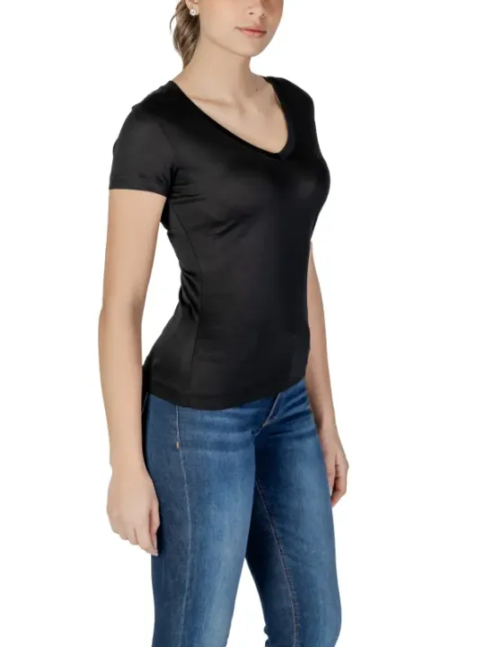 Schwarzes V-Ausschnitt T-Shirt Jeans