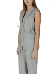 Graue Weste und Hose Vila
