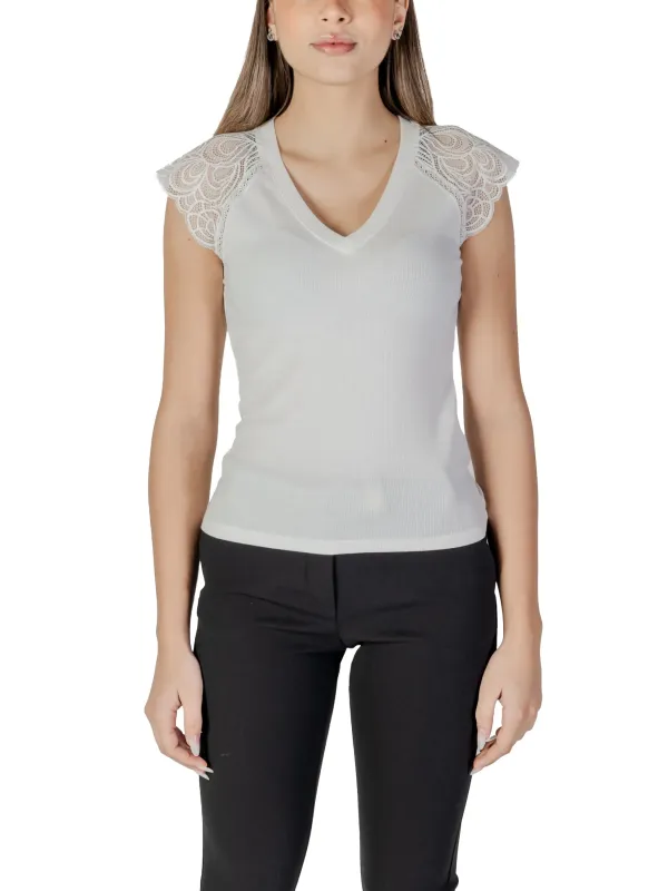 Weißes Top mit Spitzen-Details